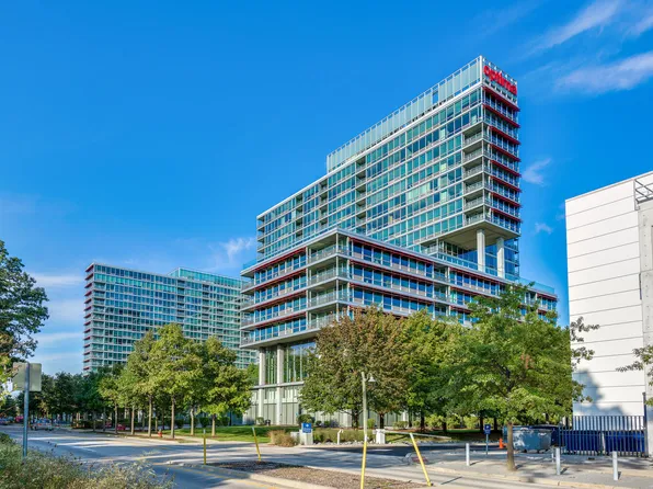 9715 Woods Dr Unit 700, Skokie, IL 60077