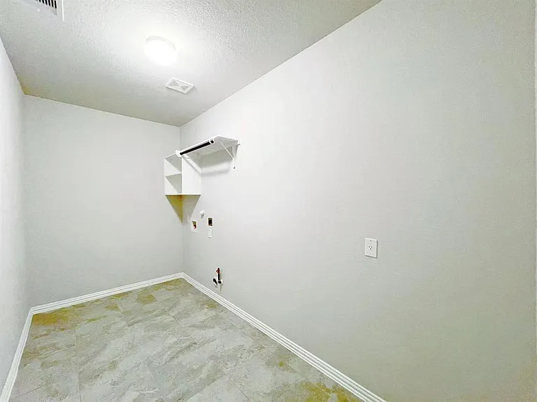440 Round Lake Dr — Photo 16