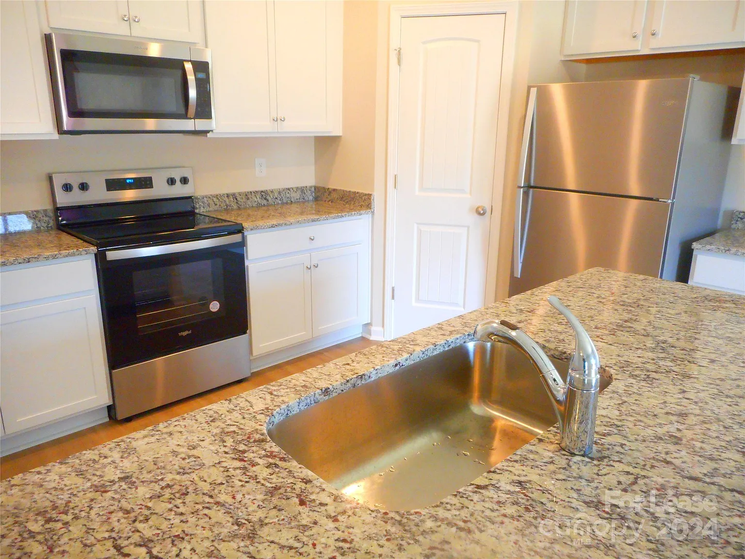 4 bed, 2.5 bath, 2060 sqft, $1,995 — Photo 4