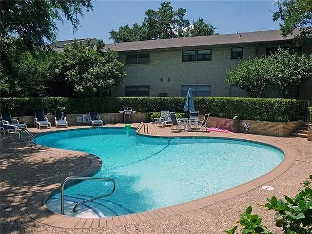 2 bed, 1044 sqft, $1,595 — Photo 4