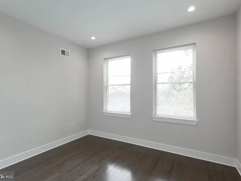 2722 Latona St — Photo 10