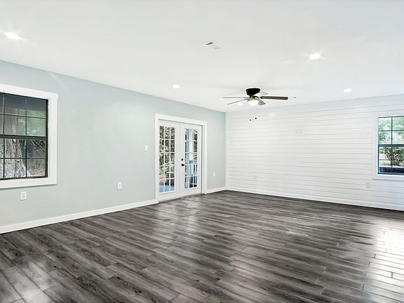 2nd image of 14 Bayou Woods Ct