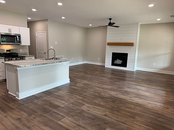 3rd image of 95 Shannon Ln