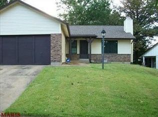 5360 Springtrail Dr, Florissant, MO 63033