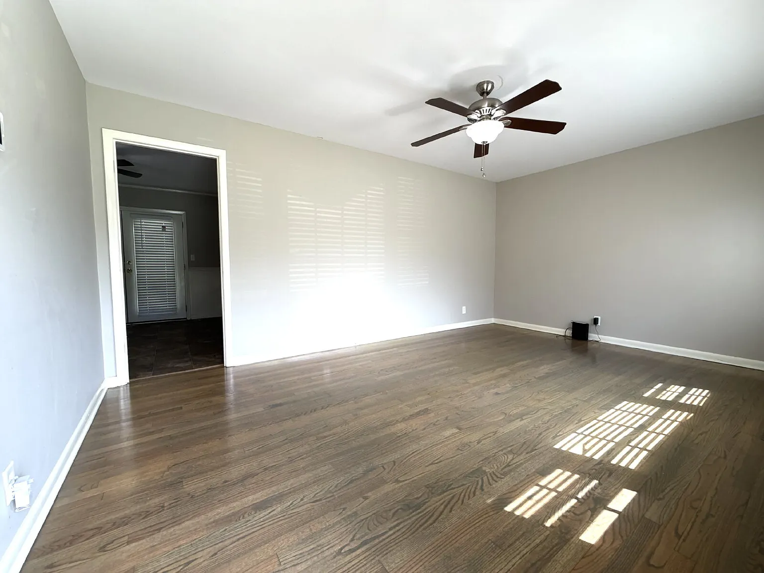 3 bed, 1.0 bath, 1509 sqft, $1,250 — Photo 3