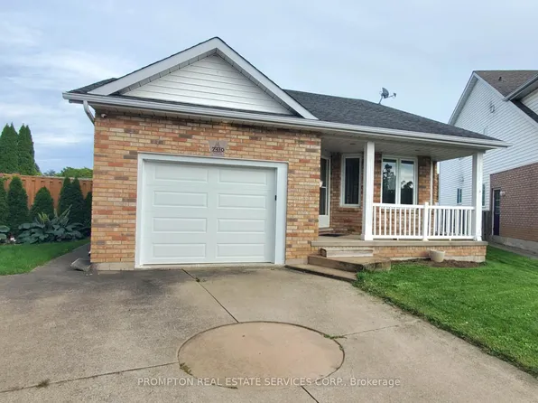 7410 Trinity Ct, Niagara Falls, ON L2H 3A6