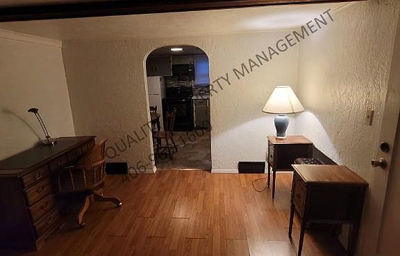 2nd image of 415 1/2 Alderson Ave