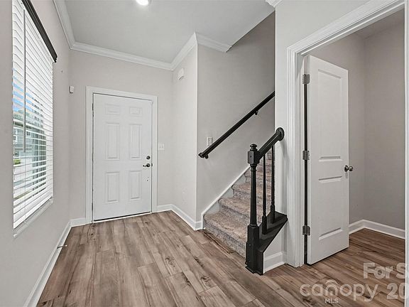 4th image of 527 Palmarosa St