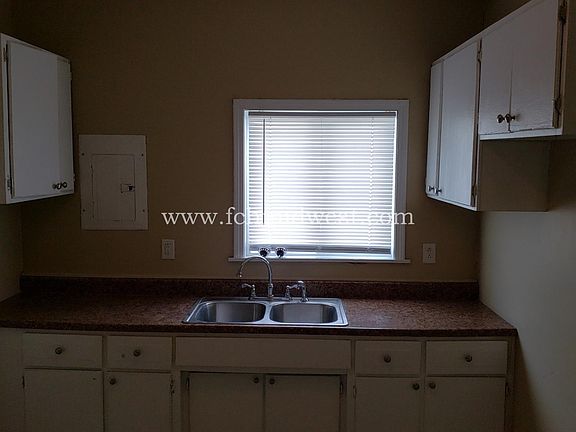 2nd image of 1610 E Minnesota St