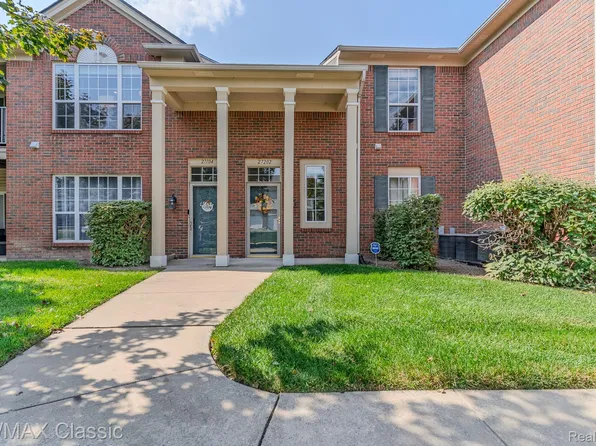 27202 Chesapeake Cir, Commerce Twp, MI 48390
