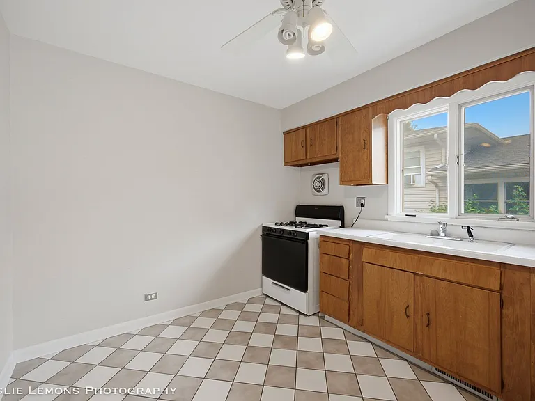 635 S Main St — Photo 5