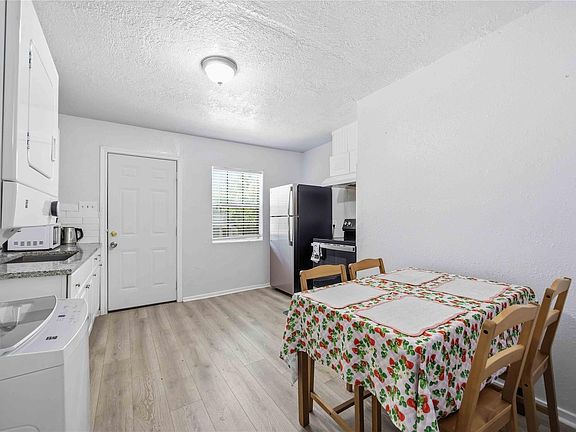 5th image of 6726 Burkett St