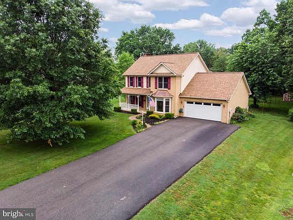 2nd image of 18205 Woodside Dr