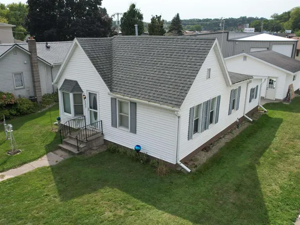 1017 Division St, Decorah, IA 52101