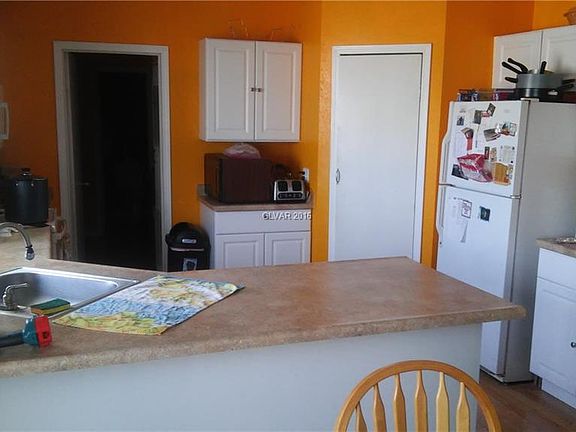 3rd image of 820 East St