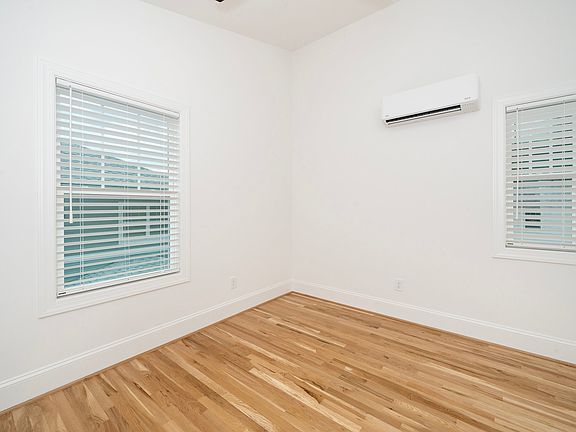 5th image of 1634 1/2 Crest Rd