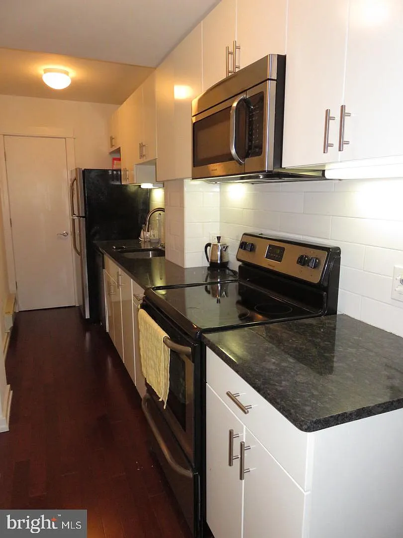 Building Photo - 1300 Spruce St #3A