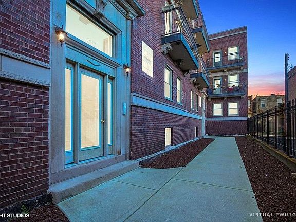 2nd image of 4212 S King Dr APT 2W