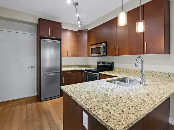 21 Conard St #107, View Royal, BC V8Z 0C4