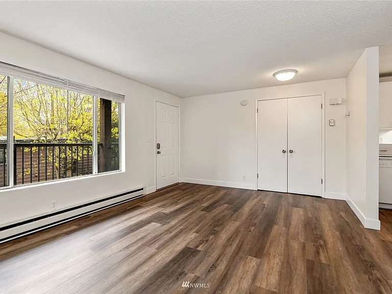 Stroud Apartments — Photo 12