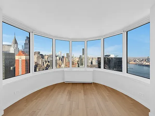 330 East 38th Street 54H image 3 of 25