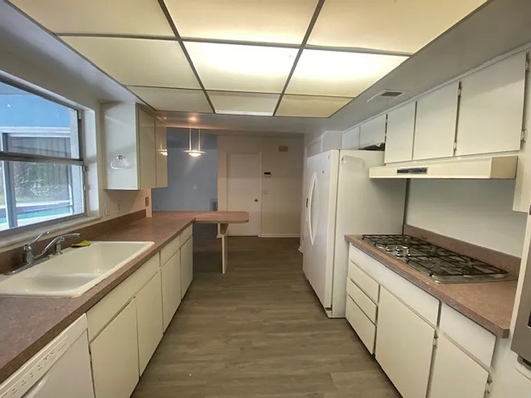 2114 Winnebago Trl — Photo 10