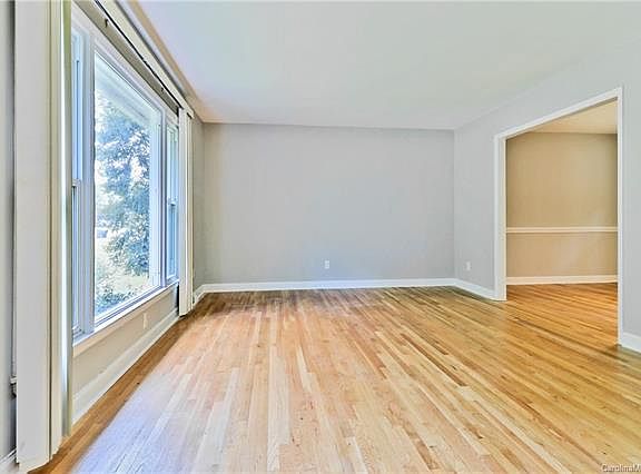 5th image of 7609 Linda Lake Dr