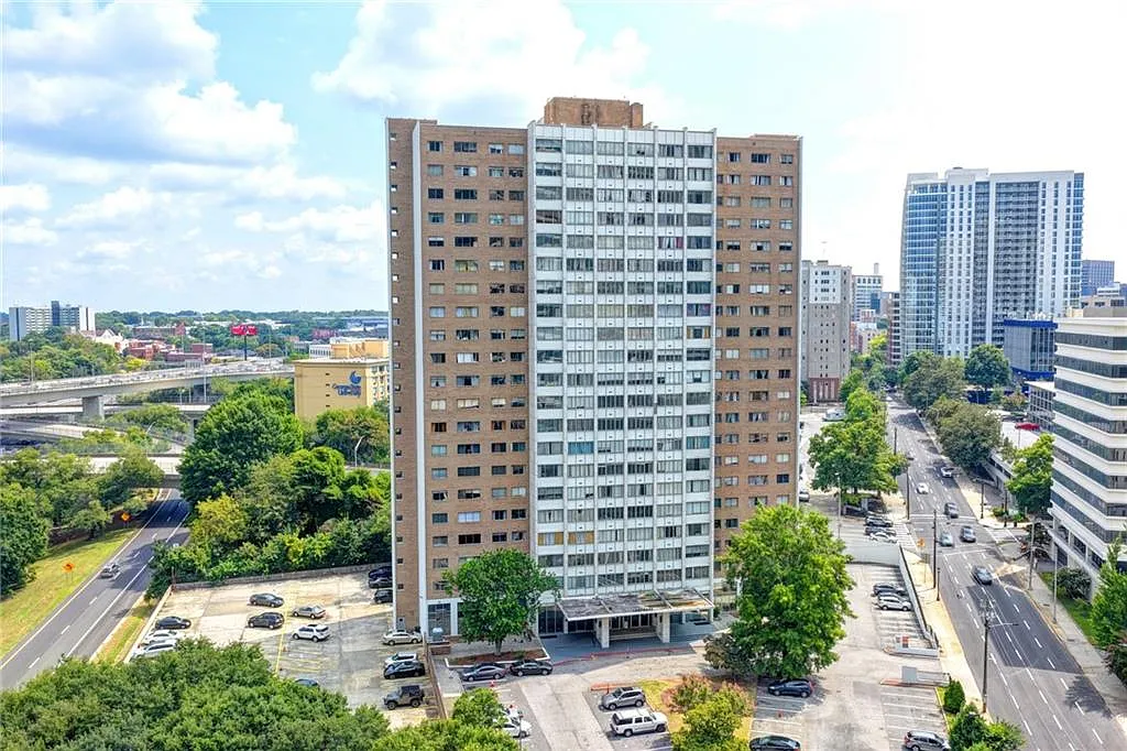 2 bed, 1.0 bath, 1020 sqft, $1,800 — Photo 2