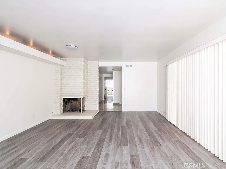 4610 Rockbluff Dr — Photo 4