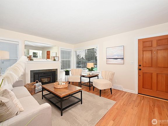 5th image of 10332 Ashworth Avenue N