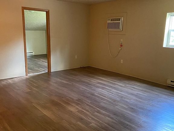 3rd image of 690 W Judson St APT 2