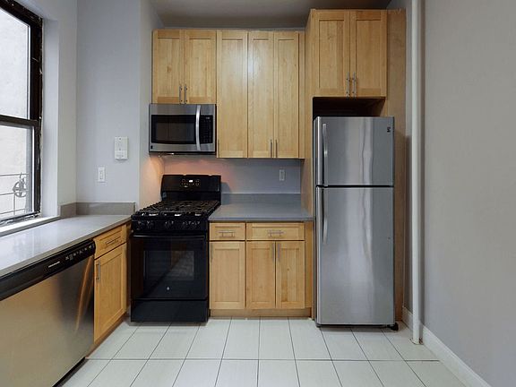 4th image of 11-15 W 123rd St #2B