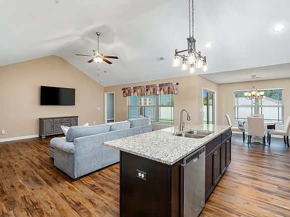 5th image of 111 Granite Ct