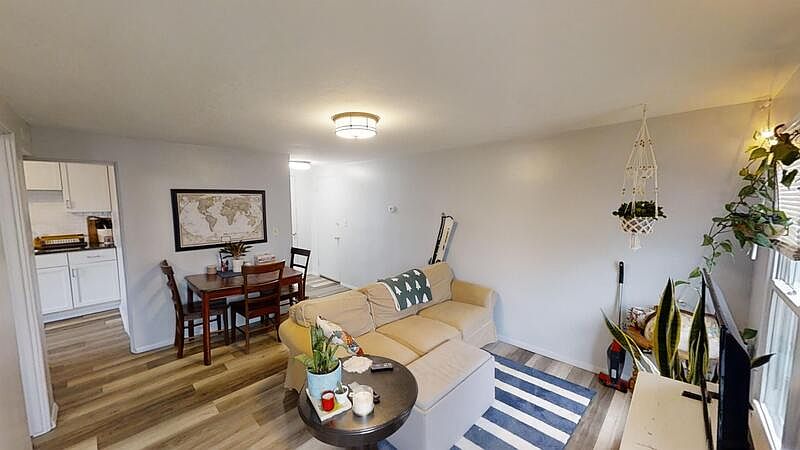 1st image of 101 E McKay St APT 5