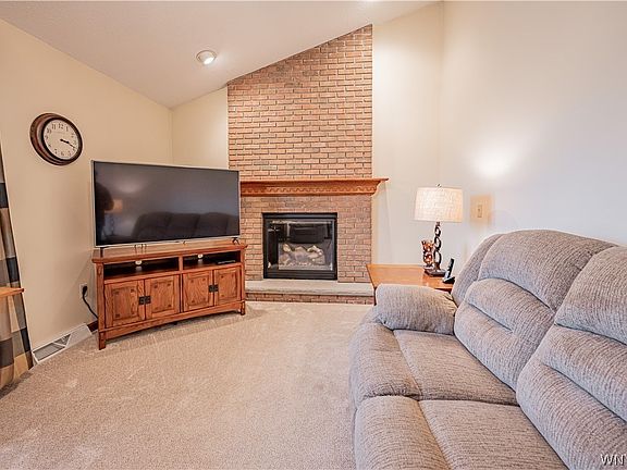 3rd image of 10 Cherrywood Dr