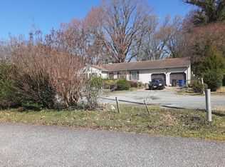 2 Hodges Ln, Newport News, VA 23606