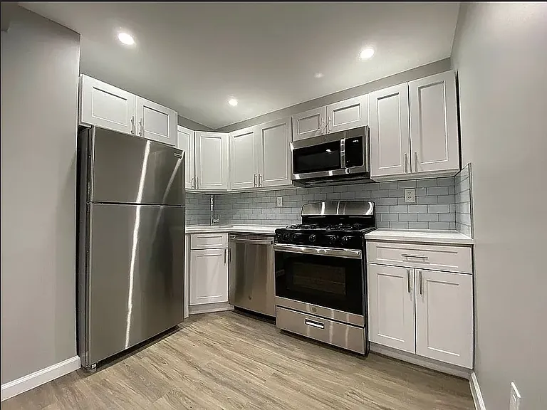 831 Bartholdi St #2C — Photo 1