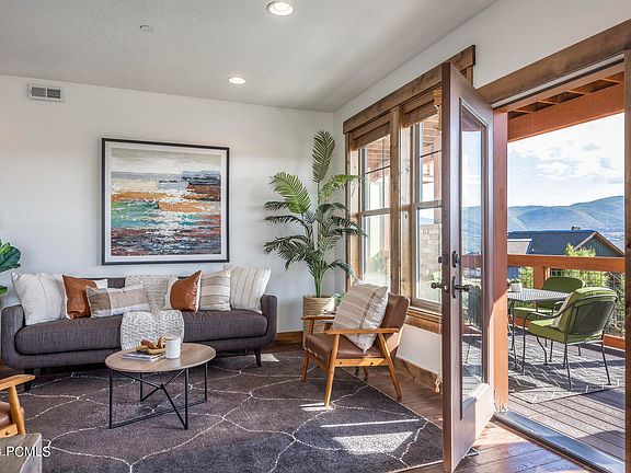 2nd image of 9855 N Vista Dr Unit 204