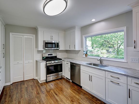2nd image of 9549 Horton St