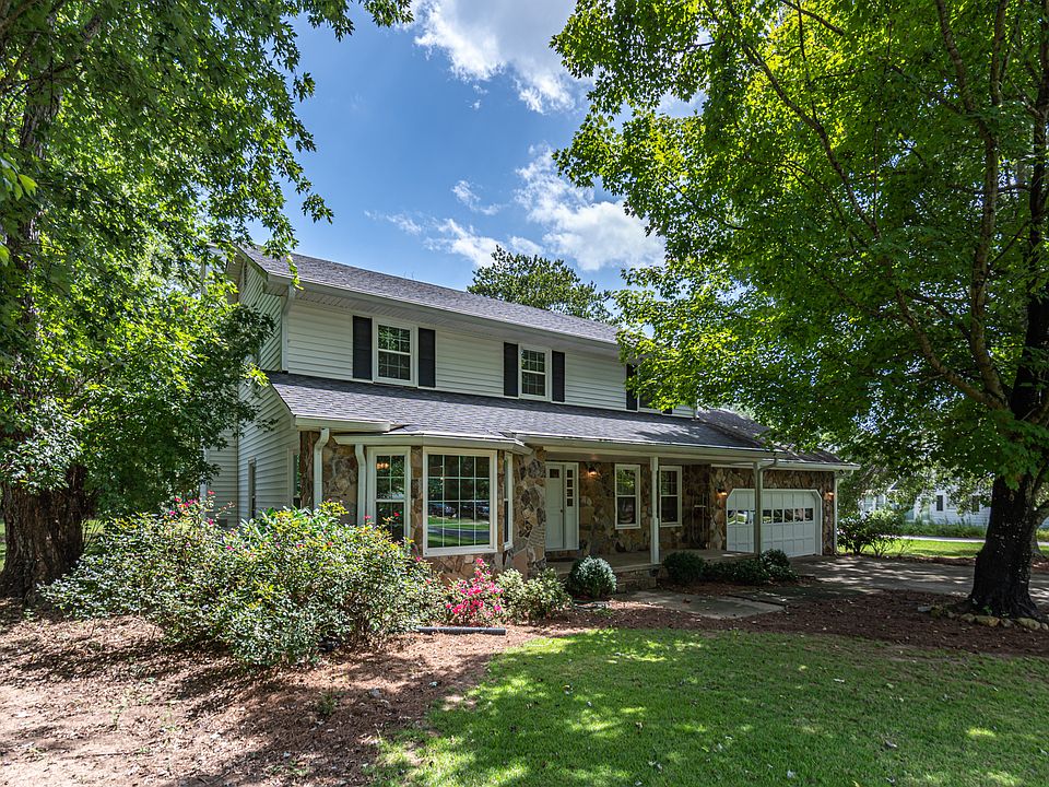1st image of 16 Mission Hills Dr