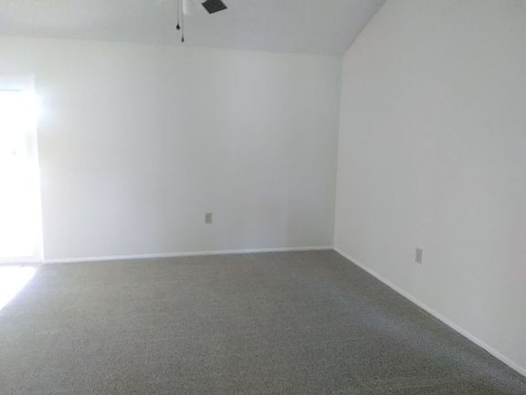 4th image of 885 S Oakwood Loop