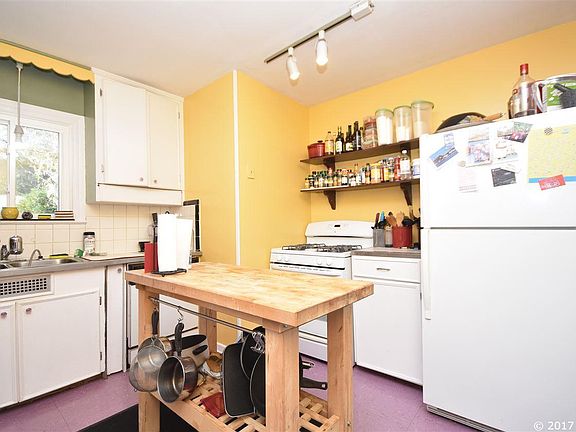 5th image of 1025 NE 5th St