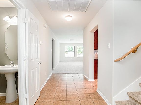 5th image of 3704 Oak Crossing Dr