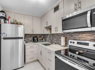 8501 NW 8th St APT 105, Miami, FL 33126