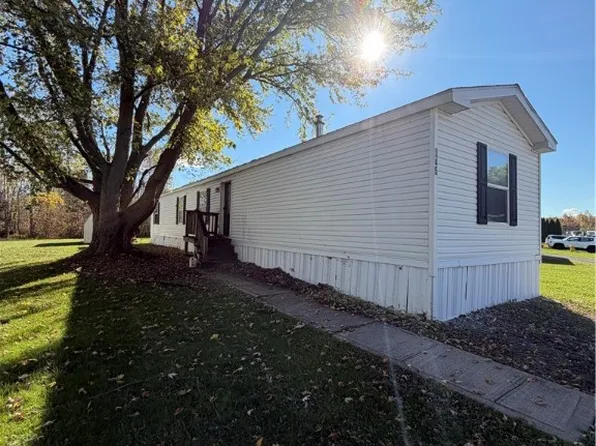 345 Sandybrook Dr, Hamlin, NY 14464