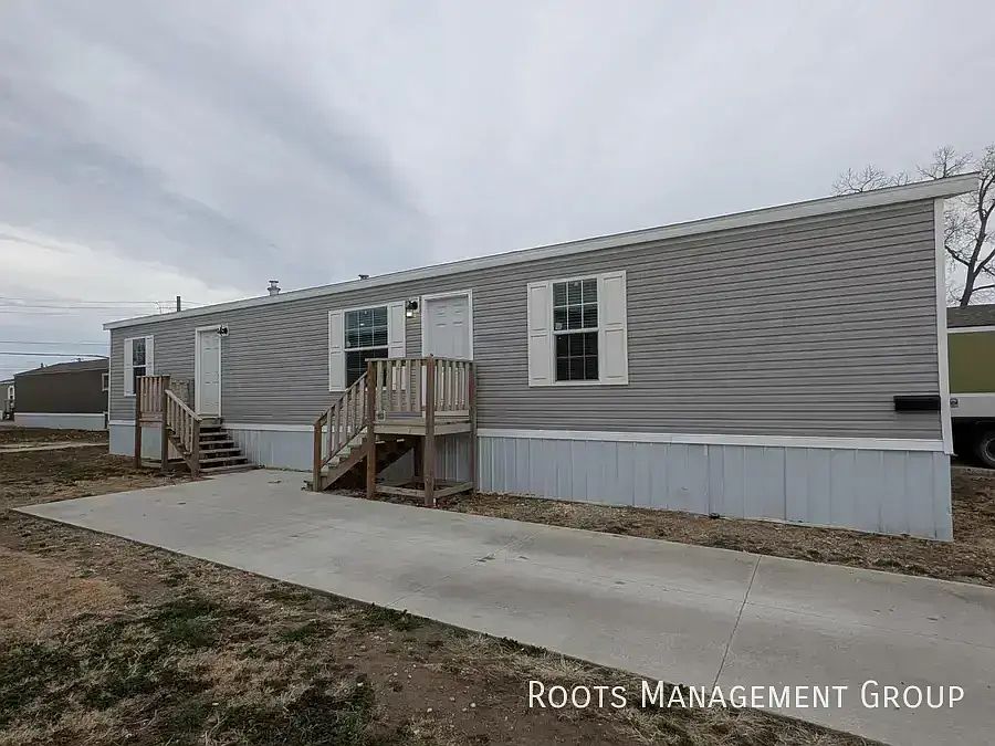 1st image of 700 E 6th St #153