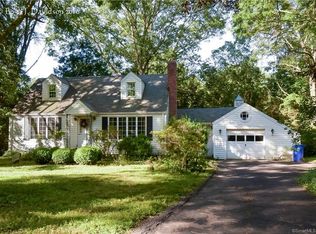 15 Noahs Ln, Norwalk, CT 06851