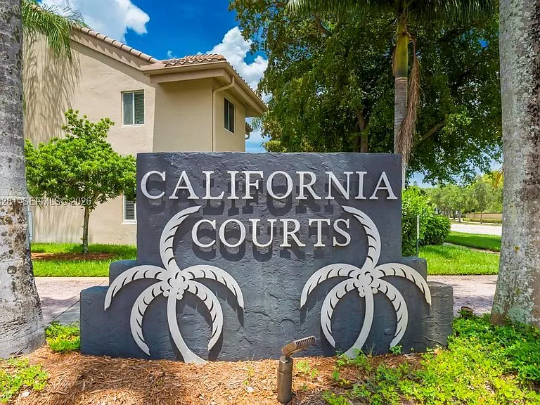 16320 Malibu Dr #10 — Photo 23