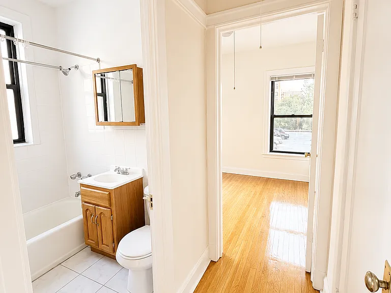 3923 N Pine Grove Ave #31 — Photo 14