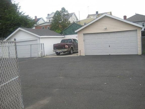 3rd image of 447-449 Roseville Ave